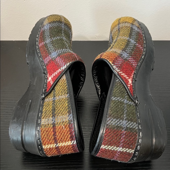 Dansko Plaid Print Multicolor Wool Clogs Size 40 / 10 **Left shoe Damaged** - Picture 13 of 14